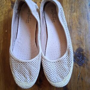 Clarks Women's Cream and Tan Ballet-shoes